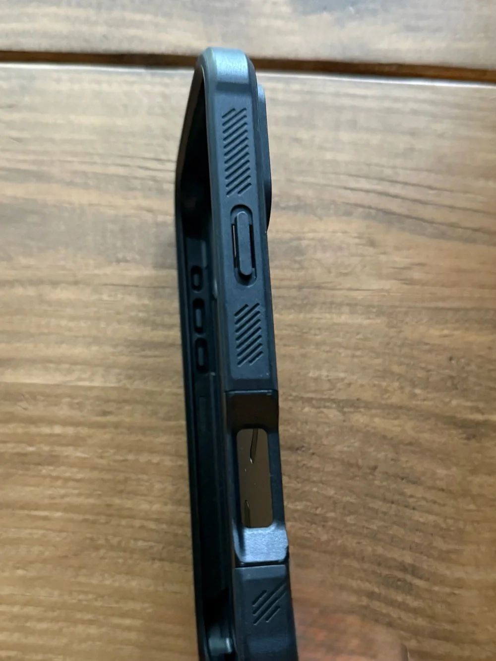 Black MagSafe-Compatible Protective IPhone 17 Pro Max Case
