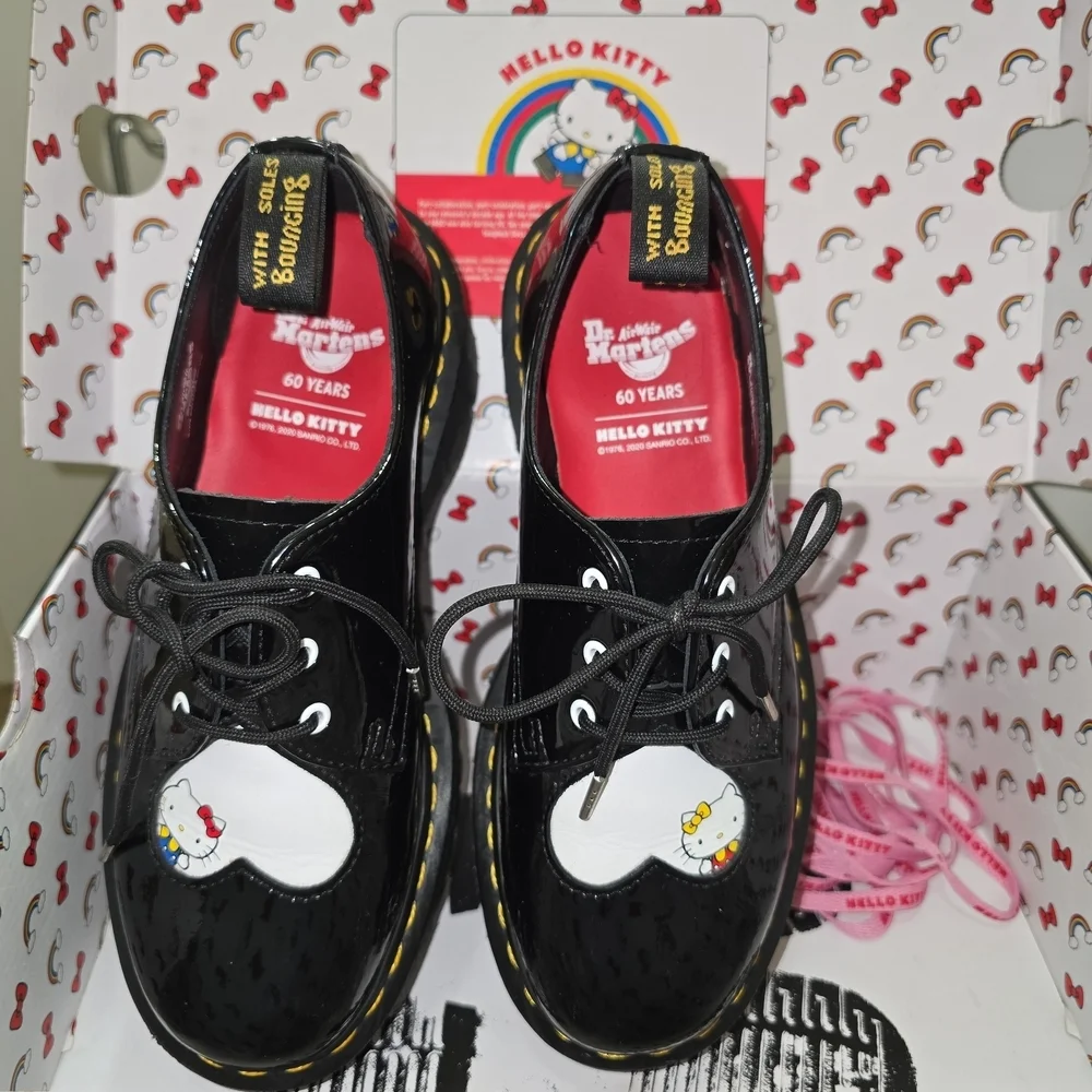 Dr. Martens Hello Kitty 60 Years 1461 Quad HK Patent Lamper Hydro Leather 7