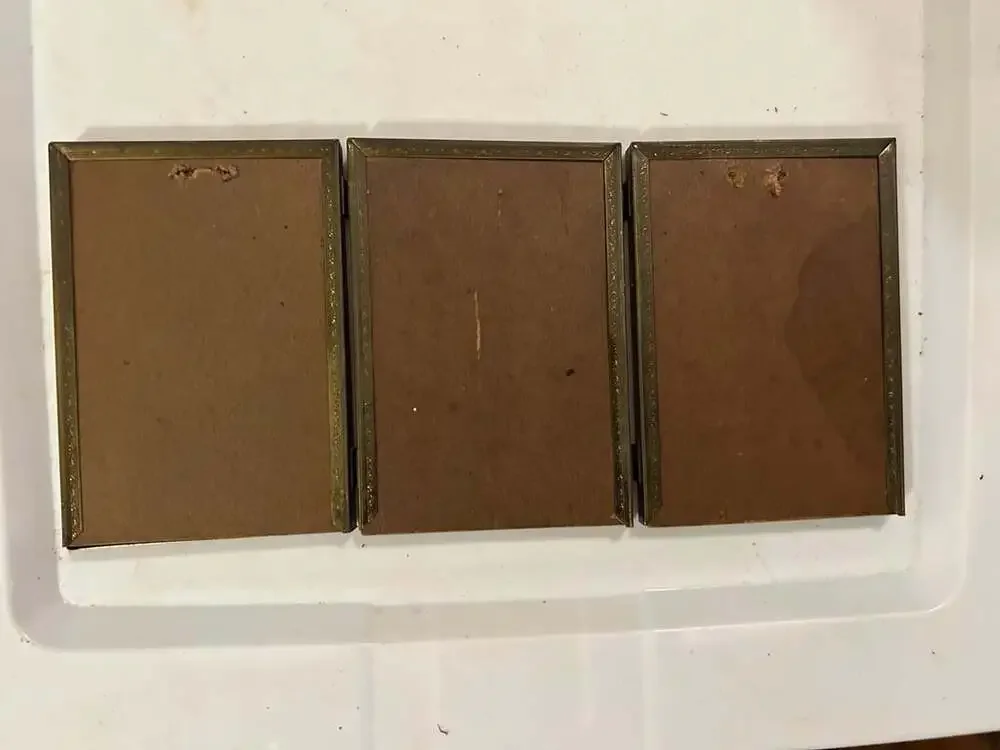 Unbranded triple hinged