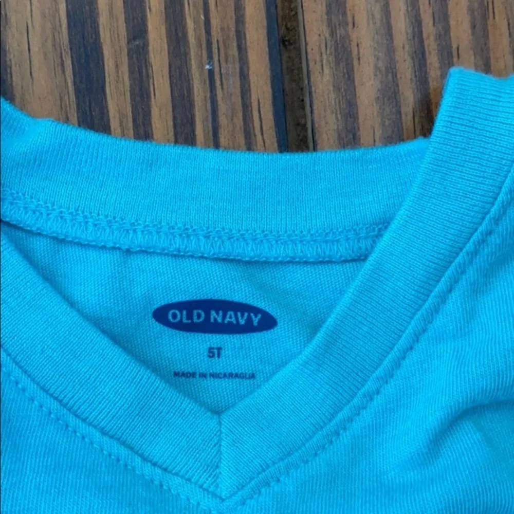 Old navy‎ boys T size 5
