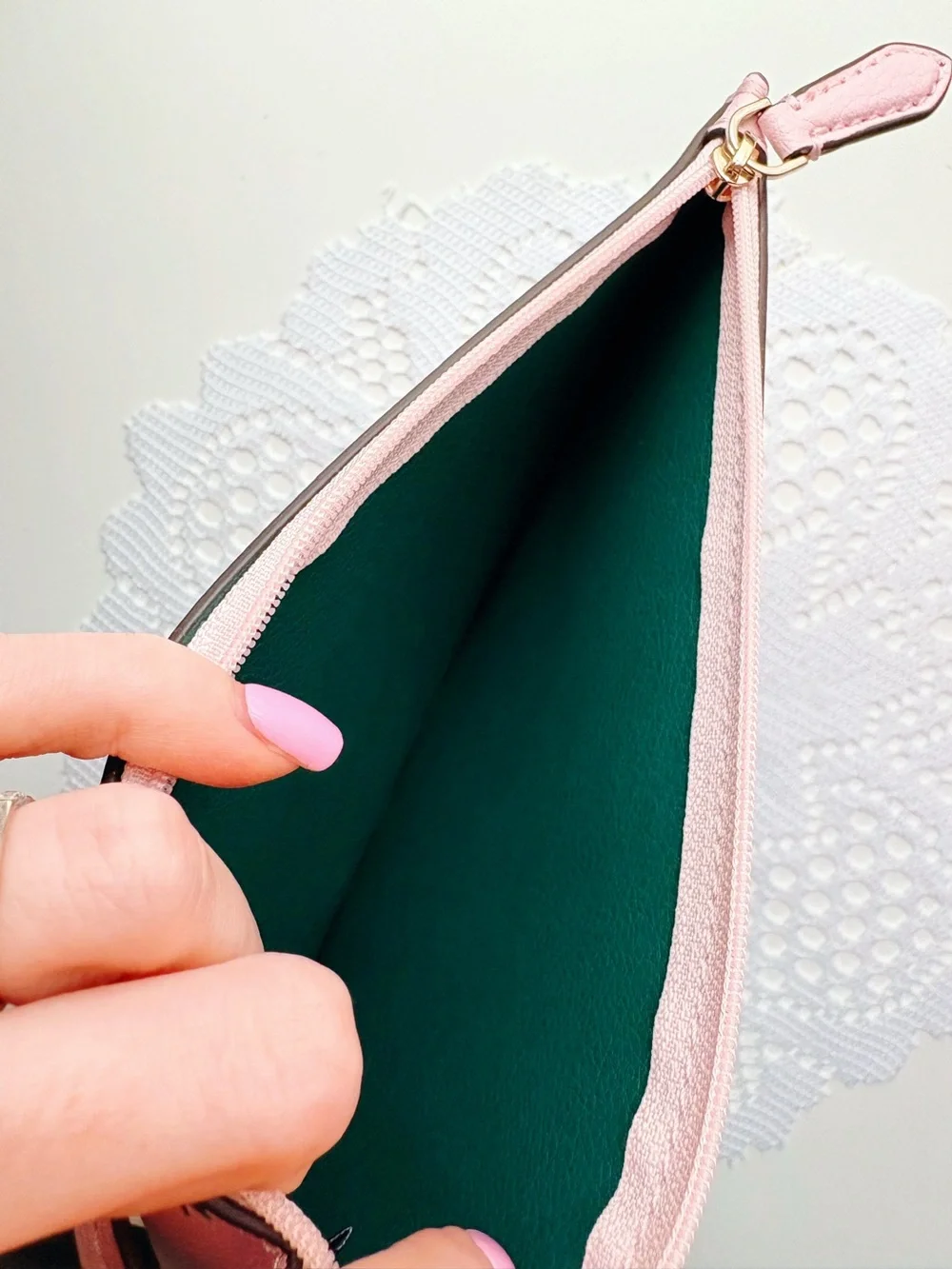 Kate Spade Pink Pineapple Print Wristlet 🍍💕