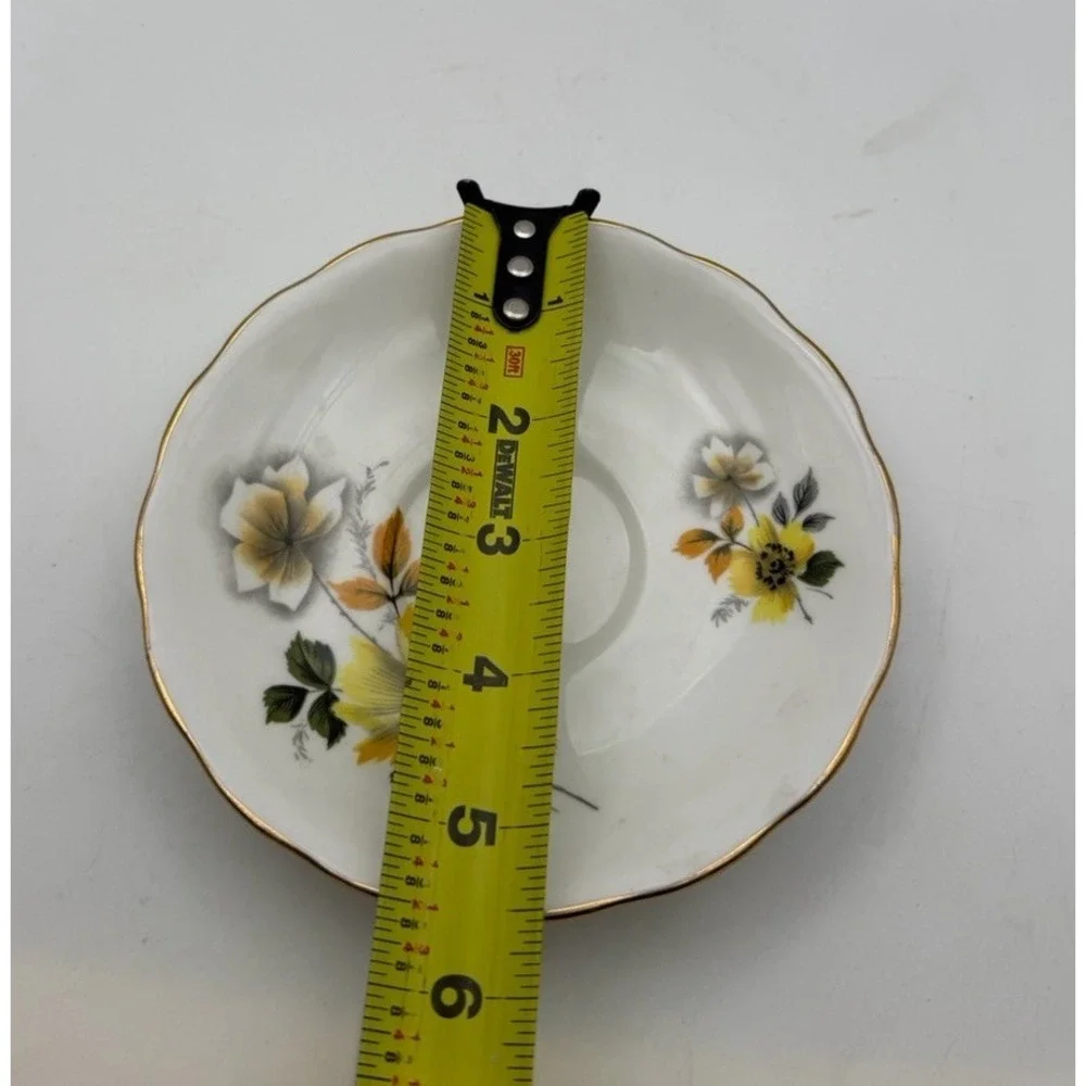 Royal Vale Bone China Saucer Yellow White‎ Floral Gold Trim England C460 5.5