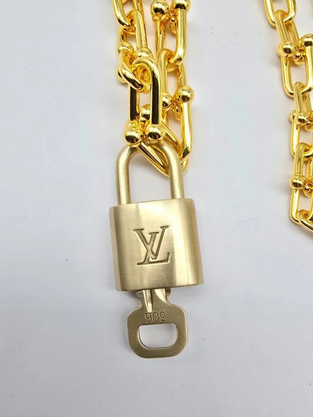 Louis Vuitton non be item