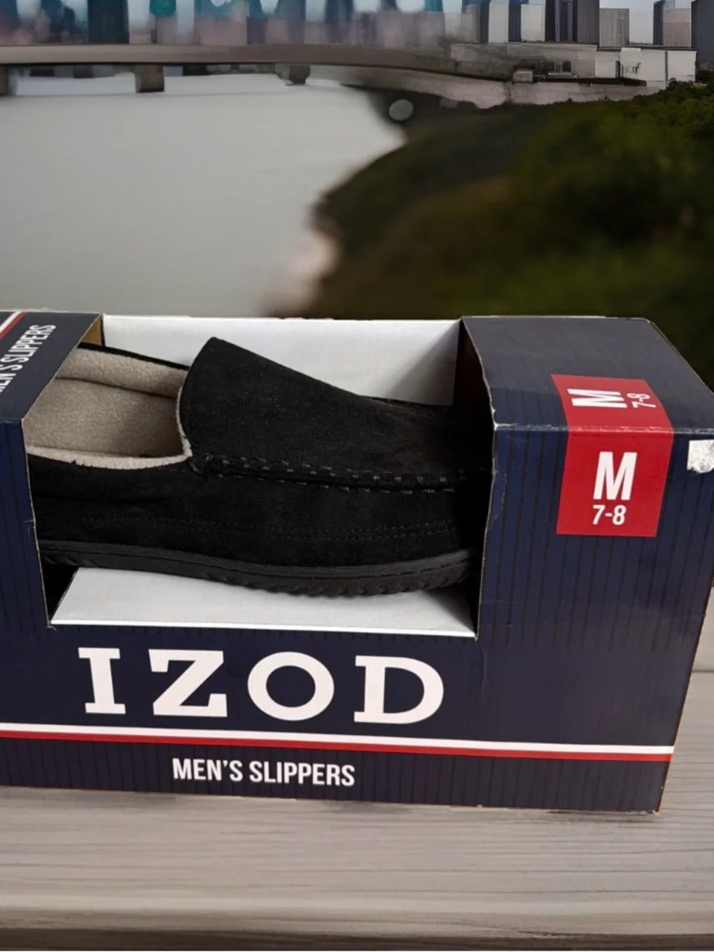 IZOD Men's Size M (7-8) Microsuede Memory Foam Moccasin Slippers. Black. NWT