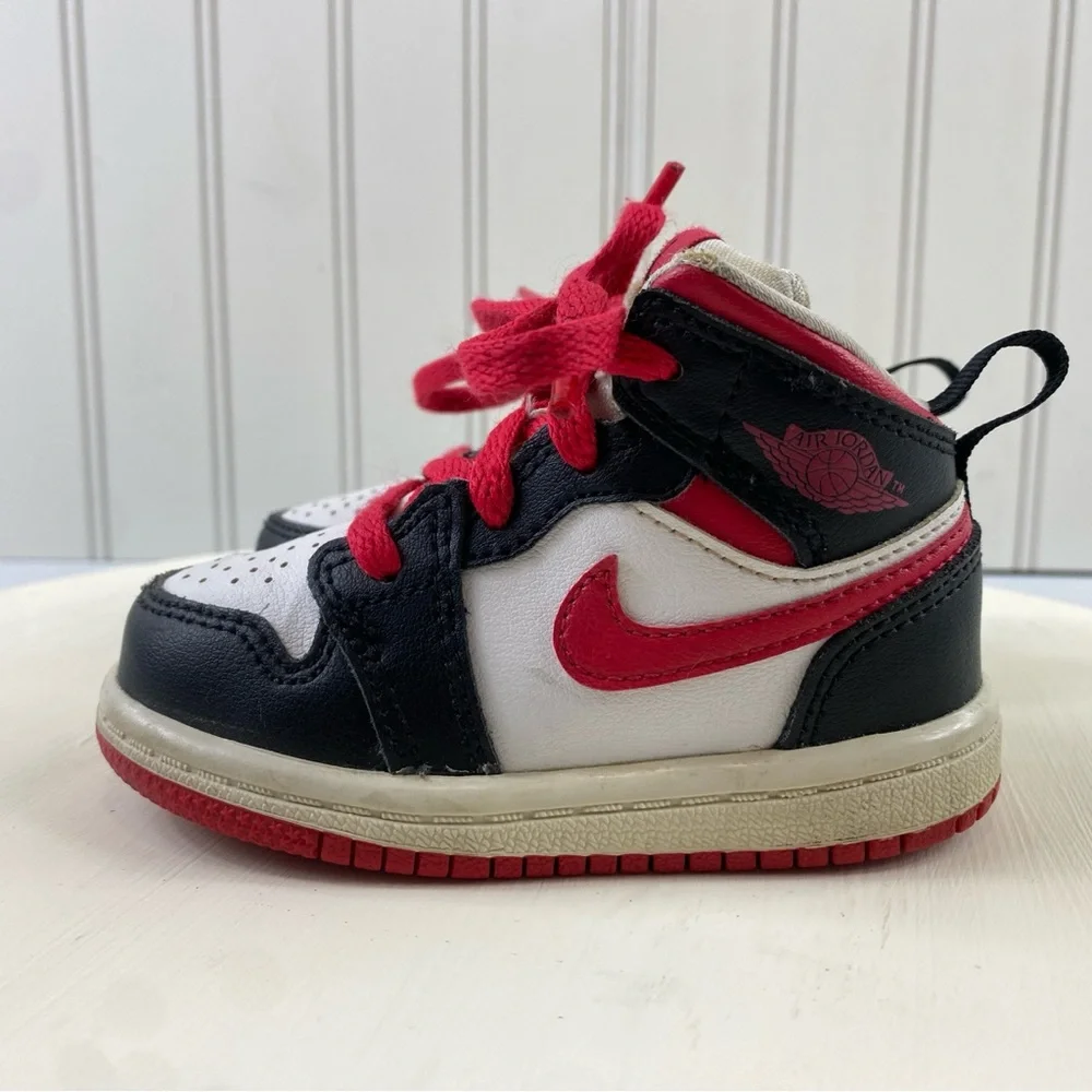 Nike dynamic sneakers