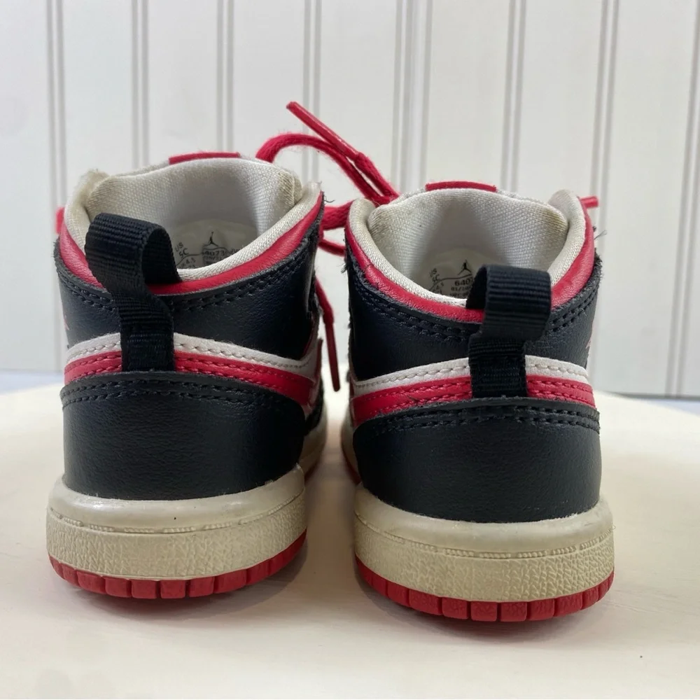 Nike dynamic sneakers