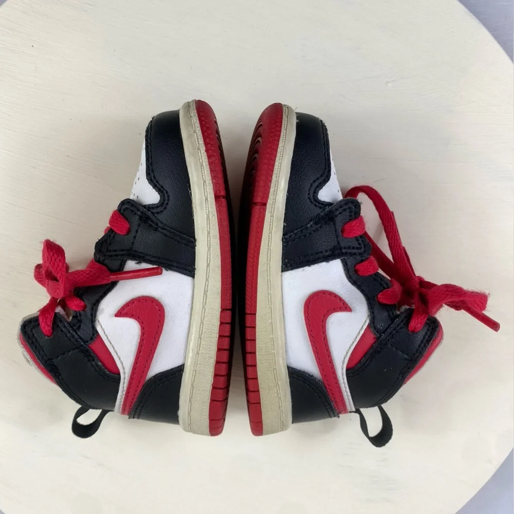 Nike dynamic sneakers