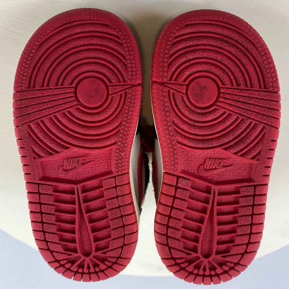 Nike dynamic sneakers