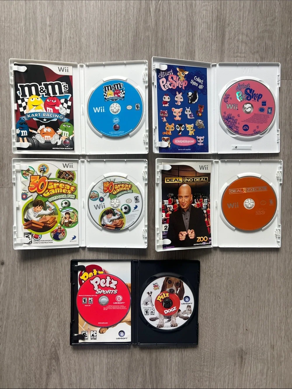 (4 Nintendo Wii)+(1 DVD)