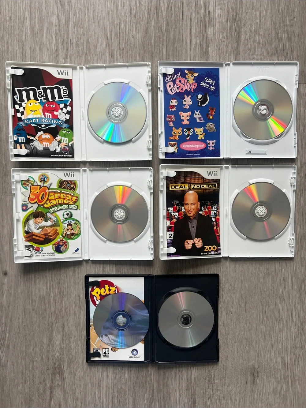 (4 Nintendo Wii)+(1 DVD)