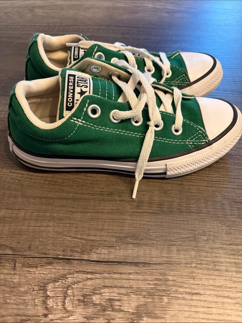 Converse closure snug