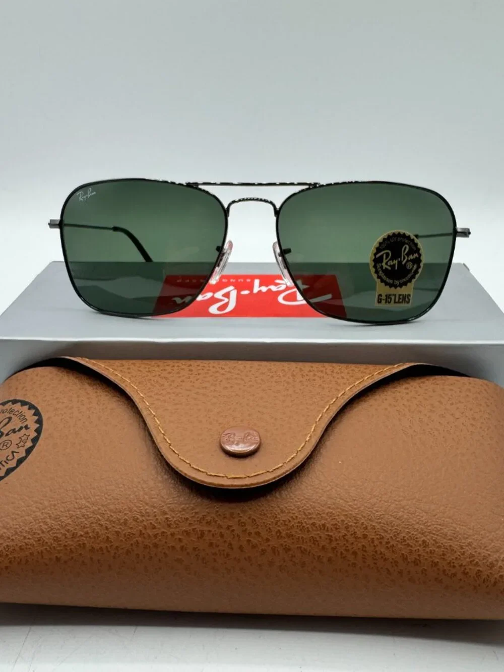Ray-Ban model rb3136