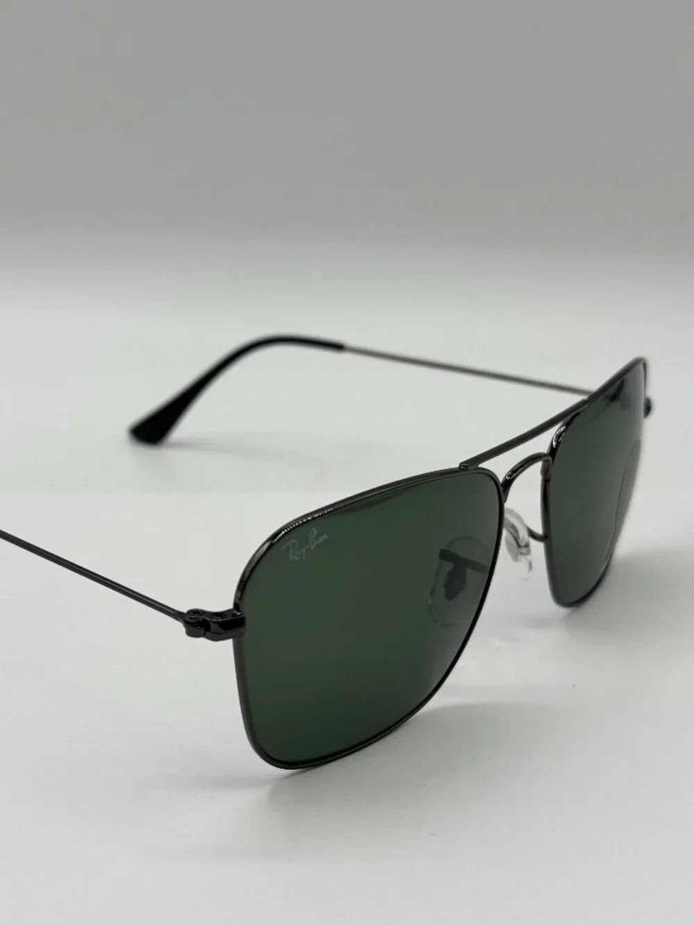 Ray-Ban model rb3136
