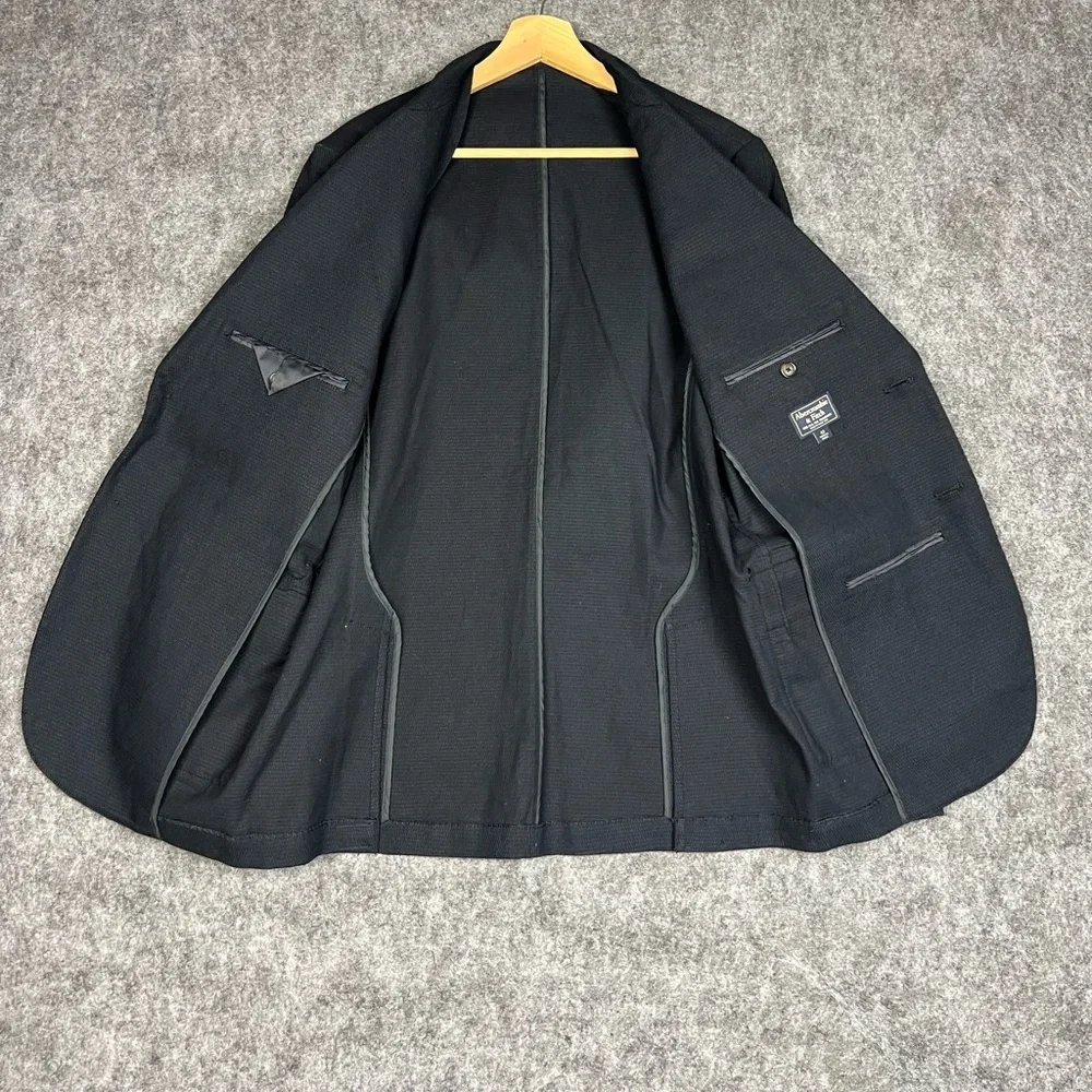 Abercrombie & Fitch tailored two