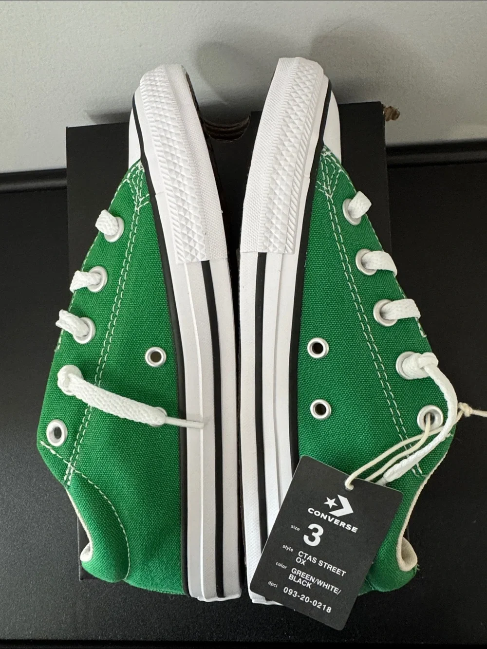 Converse canvas upper