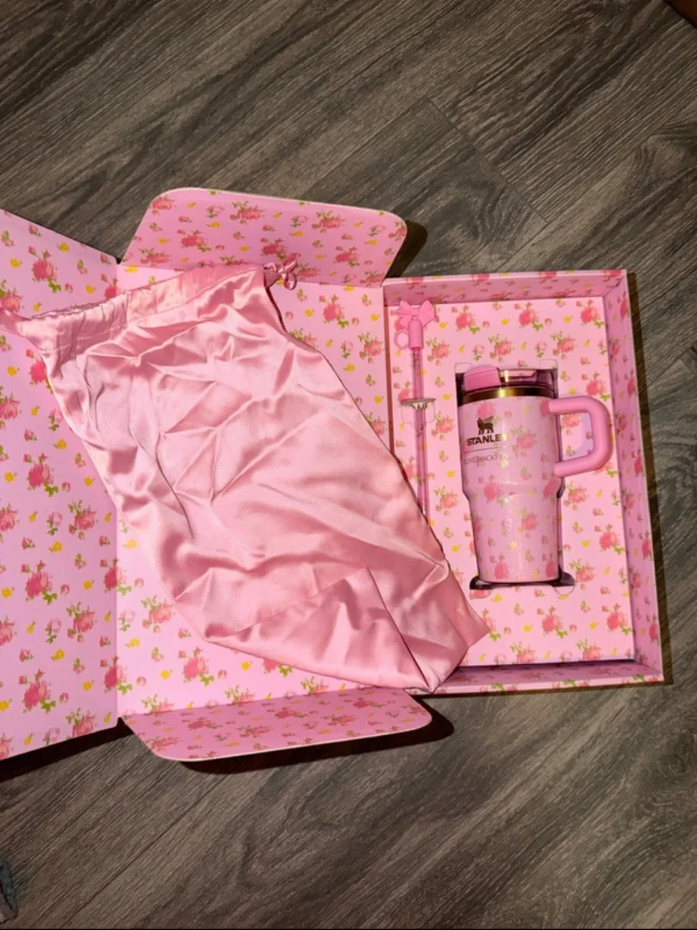 Stanley Pink Floral Gift Set with Travel Mug and Straw