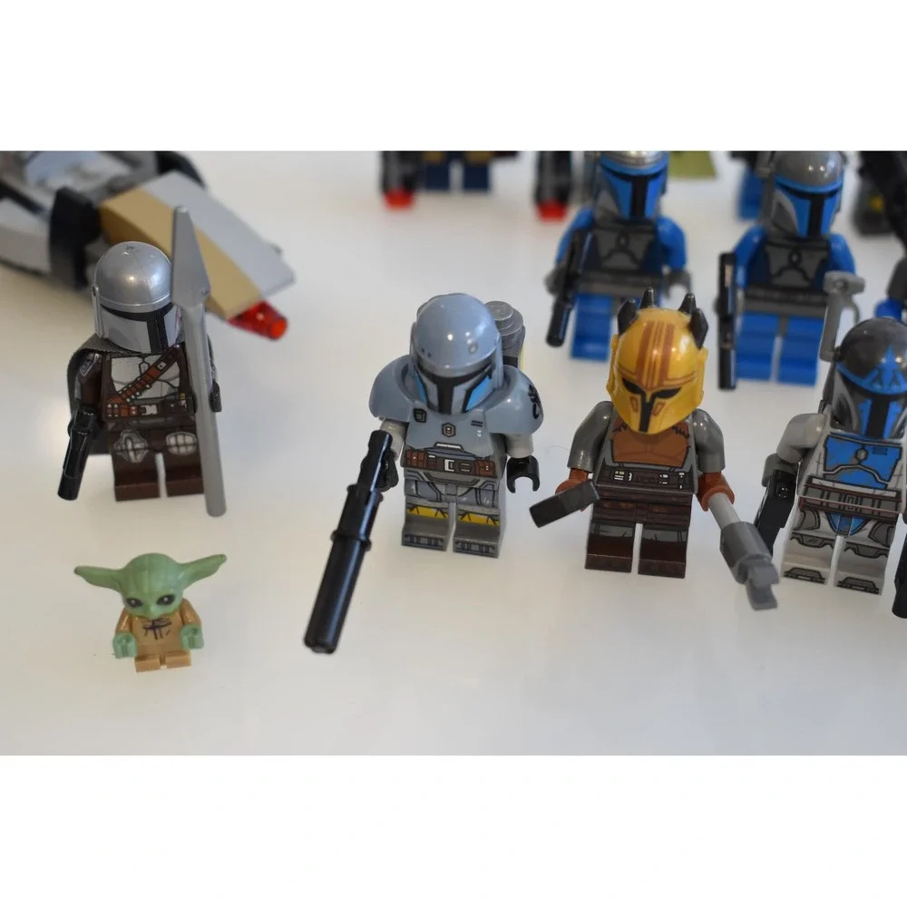 Lego Star Wars 75316 Mandalorian Starfighter with Extra Mandalorian Figs Army