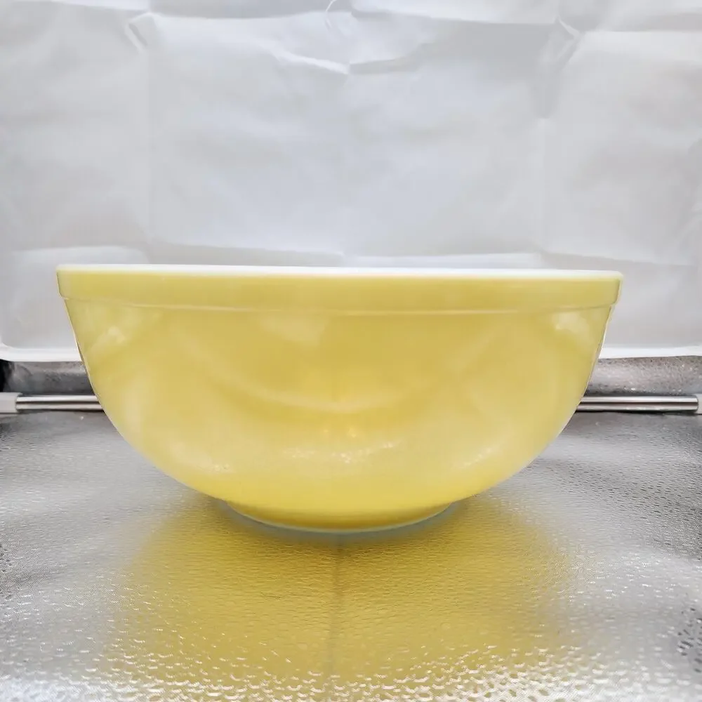 Vintage 1950’s PYREX “Primary Yellow” #404 4 Qt Nesting Mixing Bowl
