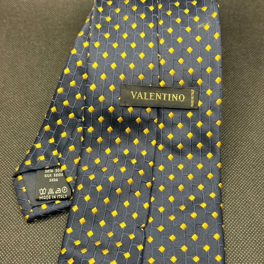 Valentino texture title high