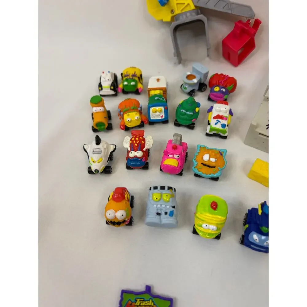 Trash Pack Trash wheels Lot of 18 Cars With parts from playset, as is.