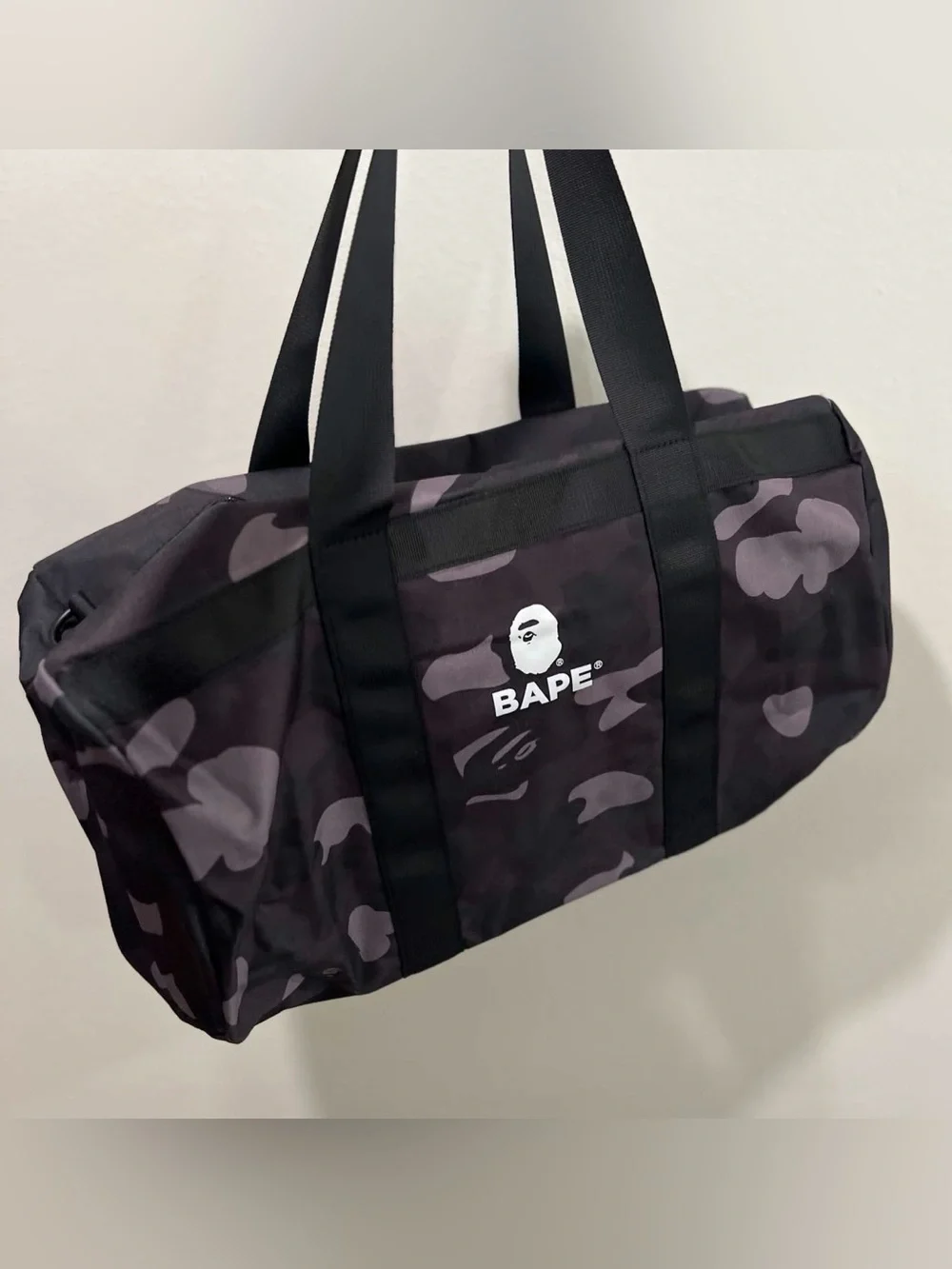 A Bathing Ape 🎒 features