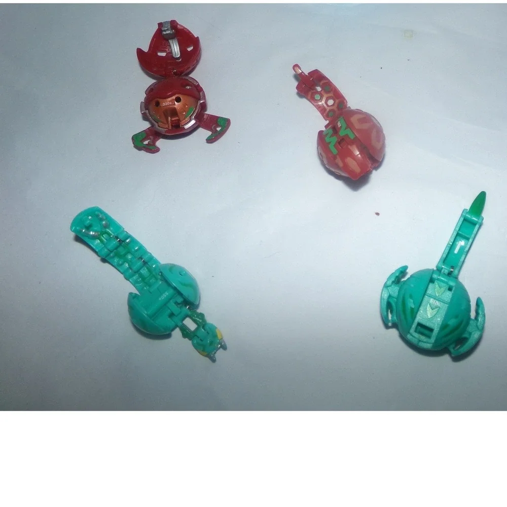 Bakugan Battle Brawlers Lot of 4 Pyrus Ventus Transforming Figures Red Green
