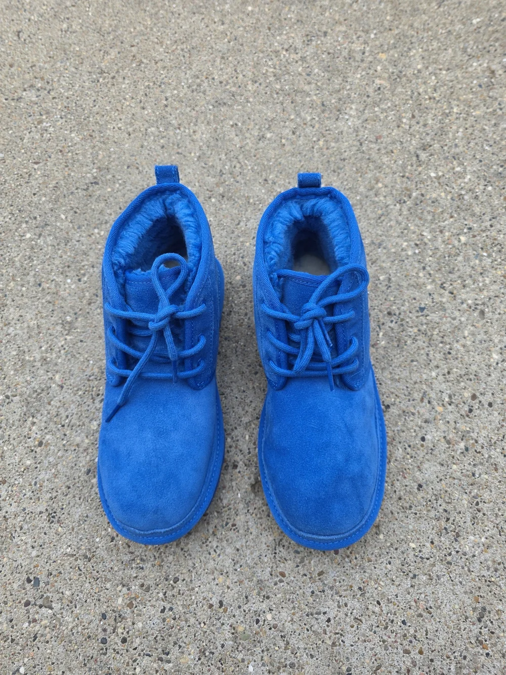 UGG color youth