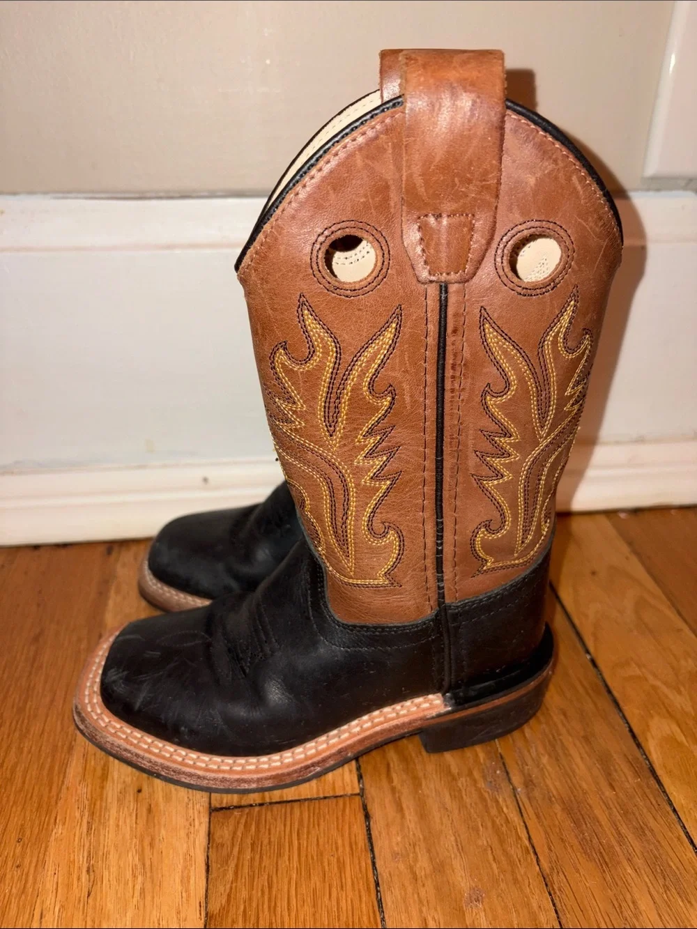 Cody James Two-Tone Brown and Black Leather Cowboy Boots