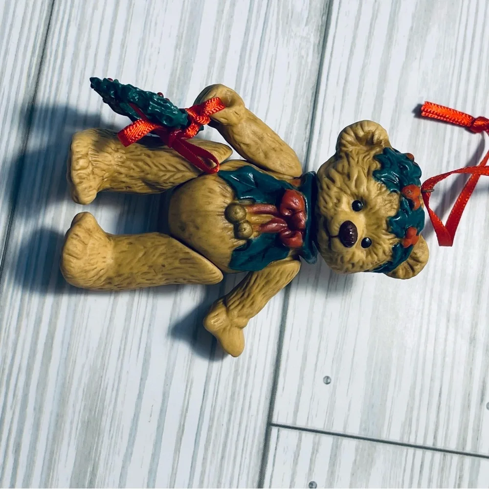 Hallmark 2001 Keepsake Christmas Ornament Gift Bearers Collector #3 Series Bear