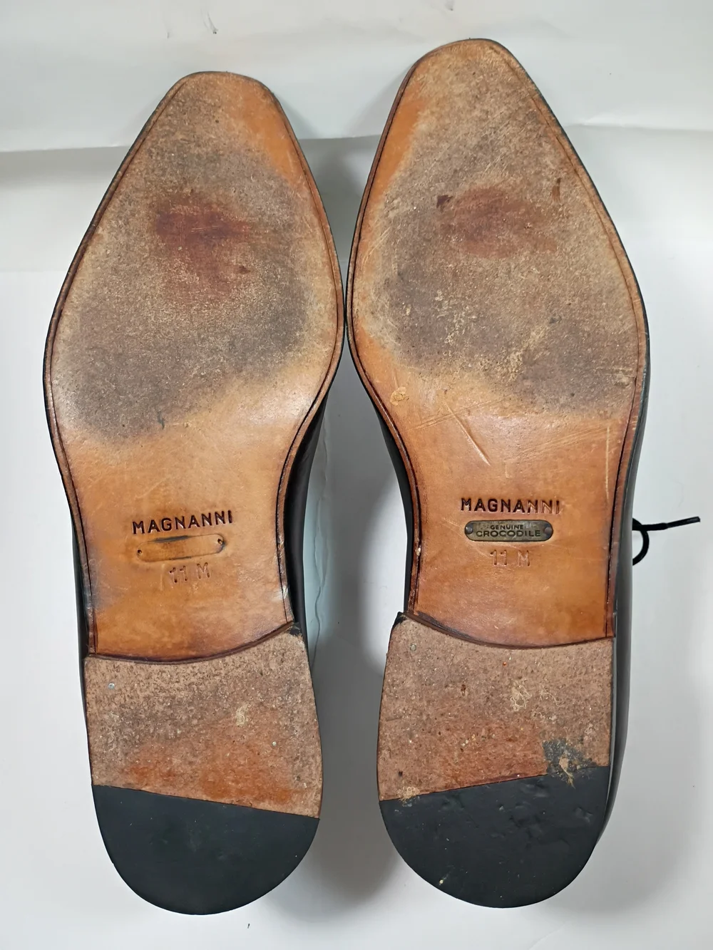Magnanni right accent wear