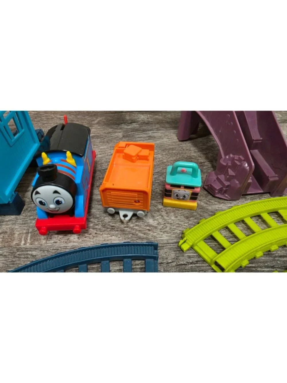 THOMAS FRIENDS FIX EM UP FRIENDS MOTORIZED TRAIN TRACK SET CARLY CRANE HDY58 LOT