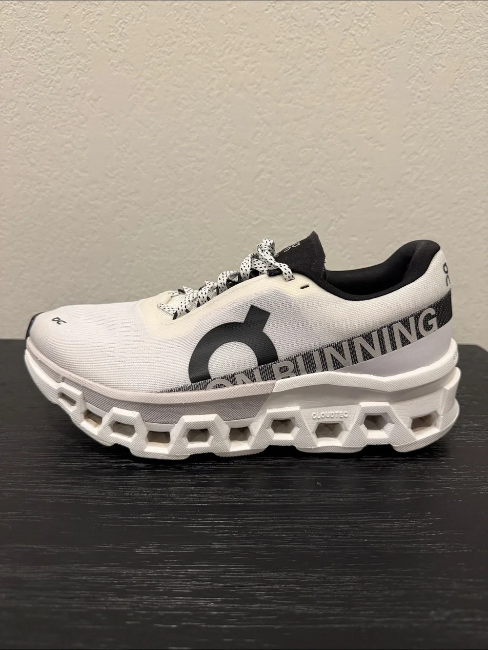 Women’s Size 10 On Cloud Cloudmonster 2 Running Cloudtec W10 Shoes White / Gray
