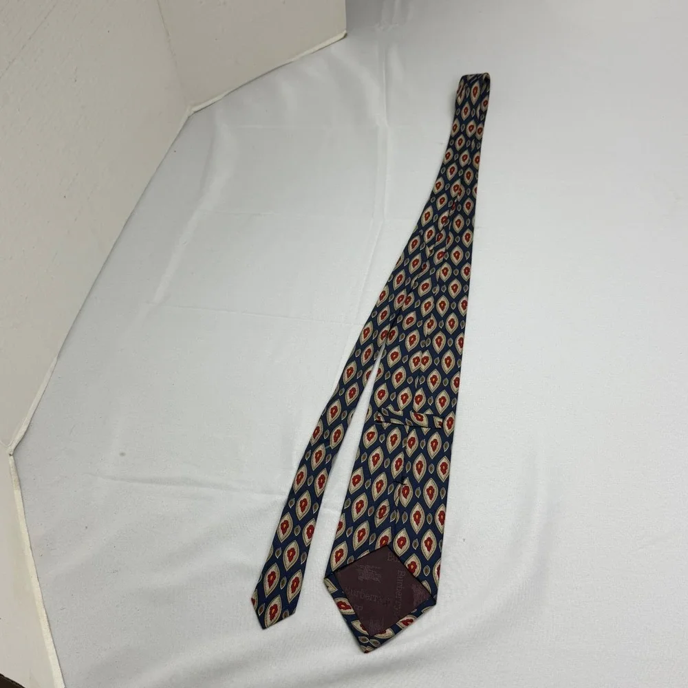 Burberrys Silk Necktie 58