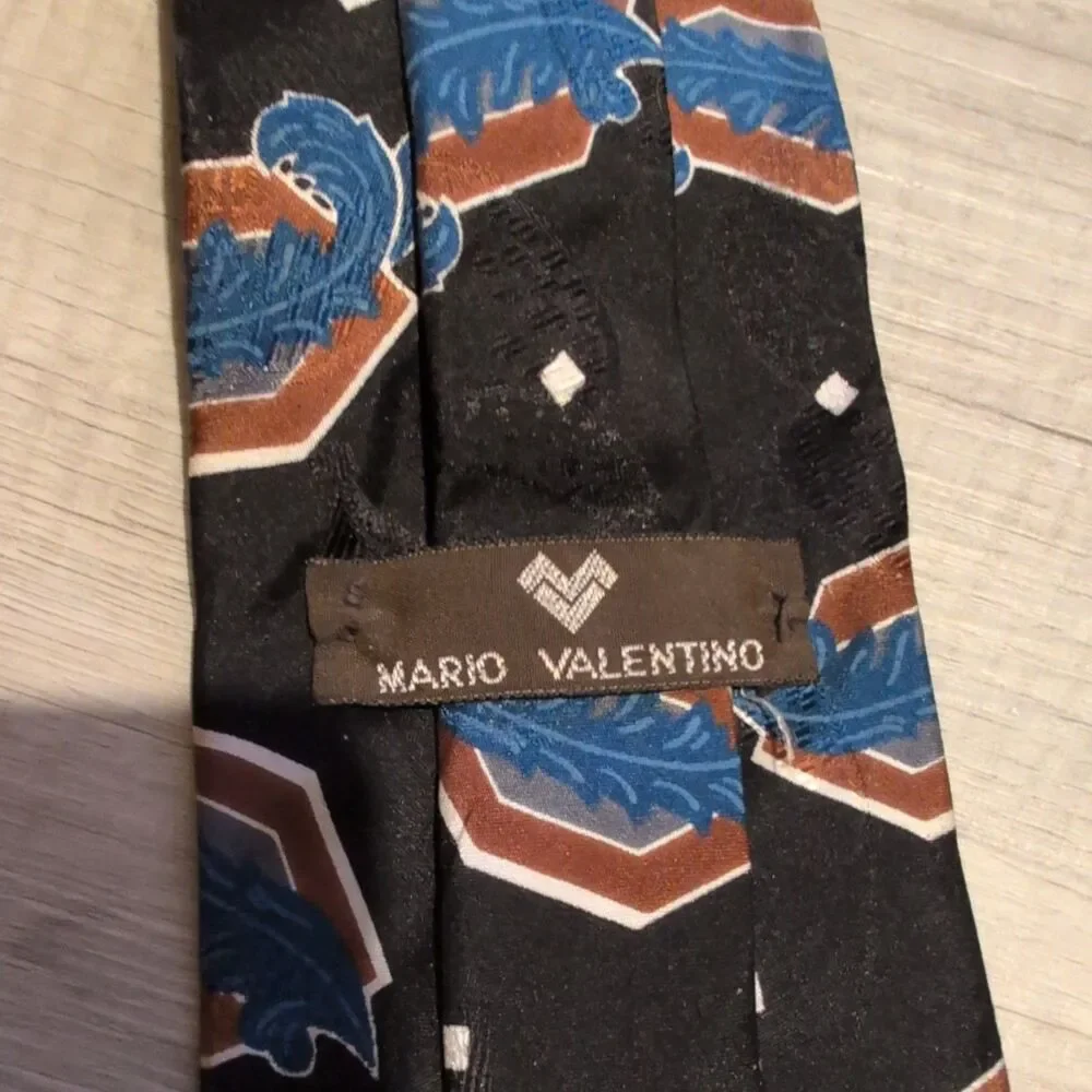 Mario Valentino 100% Italian Silk made in USA Men’s Tie Black floral scrolls