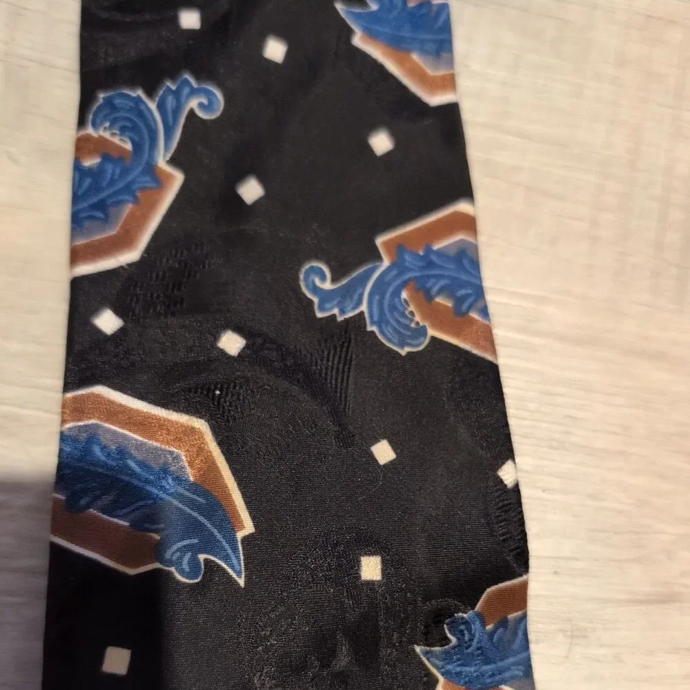 Mario Valentino 100% Italian Silk made in USA Men’s Tie Black floral scrolls