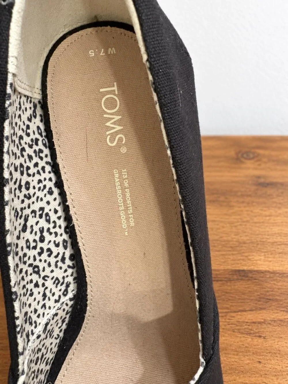 Toms like new