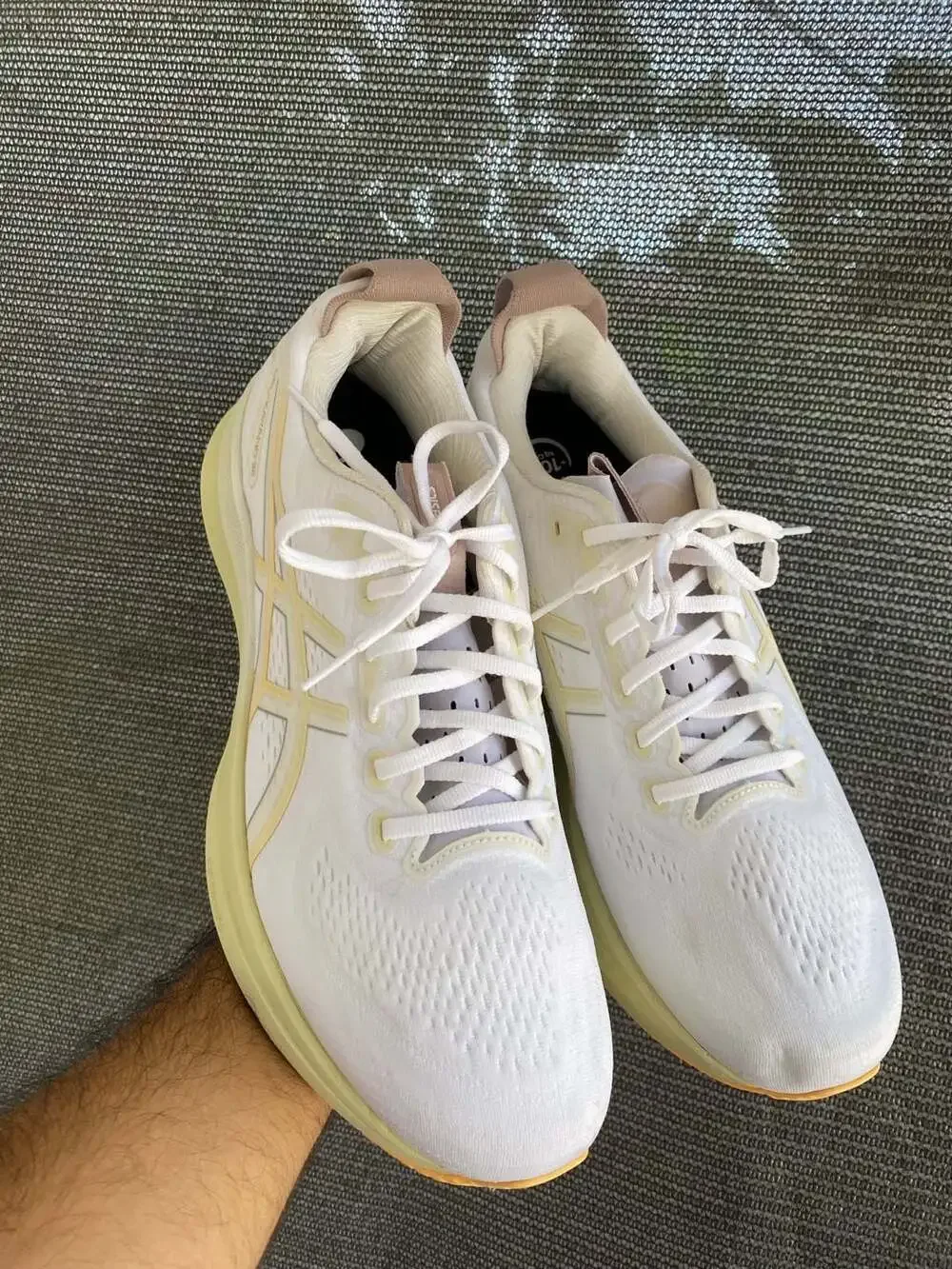ASICS pull side