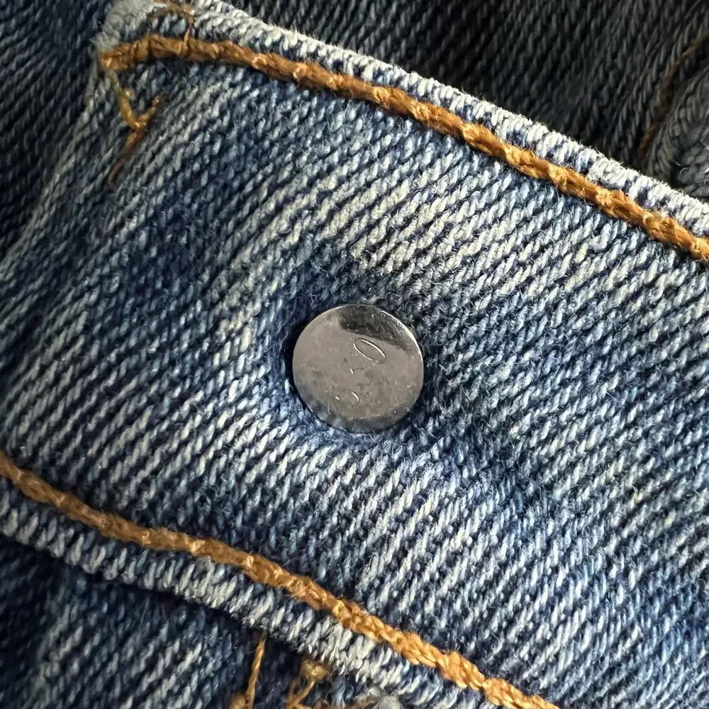 Levis waist 34