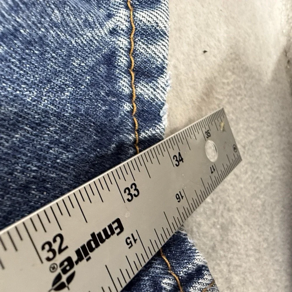 Levis measurements photos
