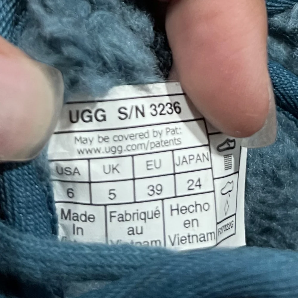 UGG worn he chukka