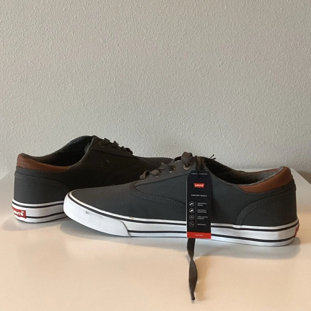 Levi's‎ Men's Gray Canvas Low-Top Sneakers with Brown Trim Size 10.5 NB