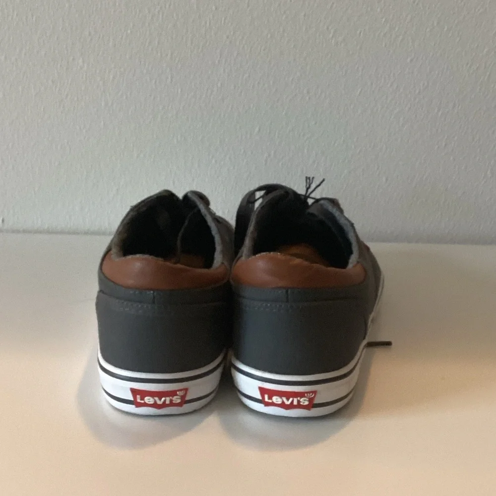 Levis casual low