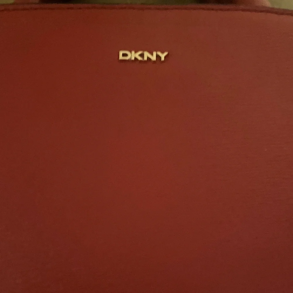DKNY reposhing this