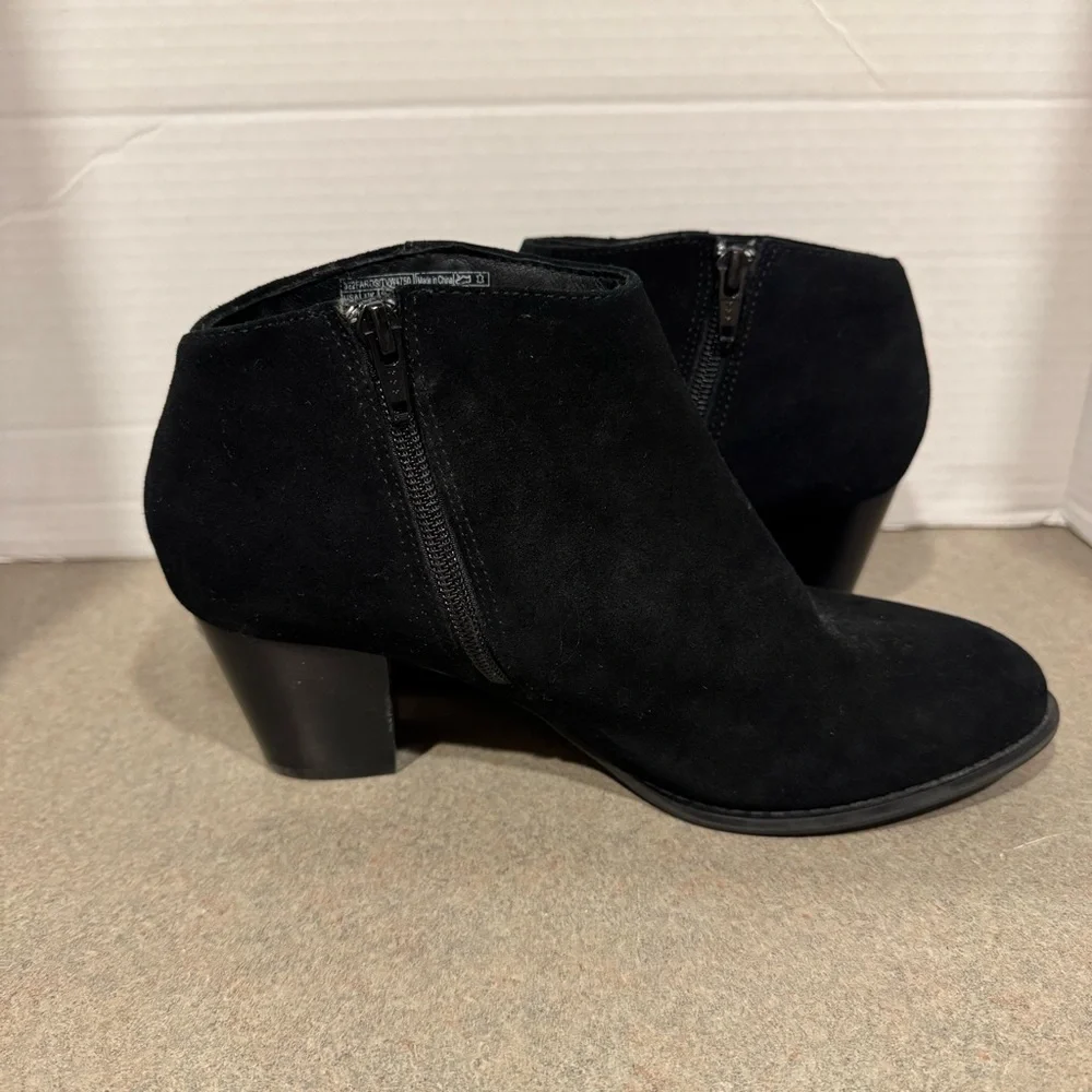 Vionic almond toe
