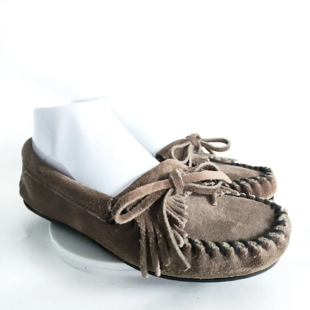 Minnetonka Boho Kilty Gray Suede Moccasins‎ Flats Womens Size 5.5 Hard Bottom