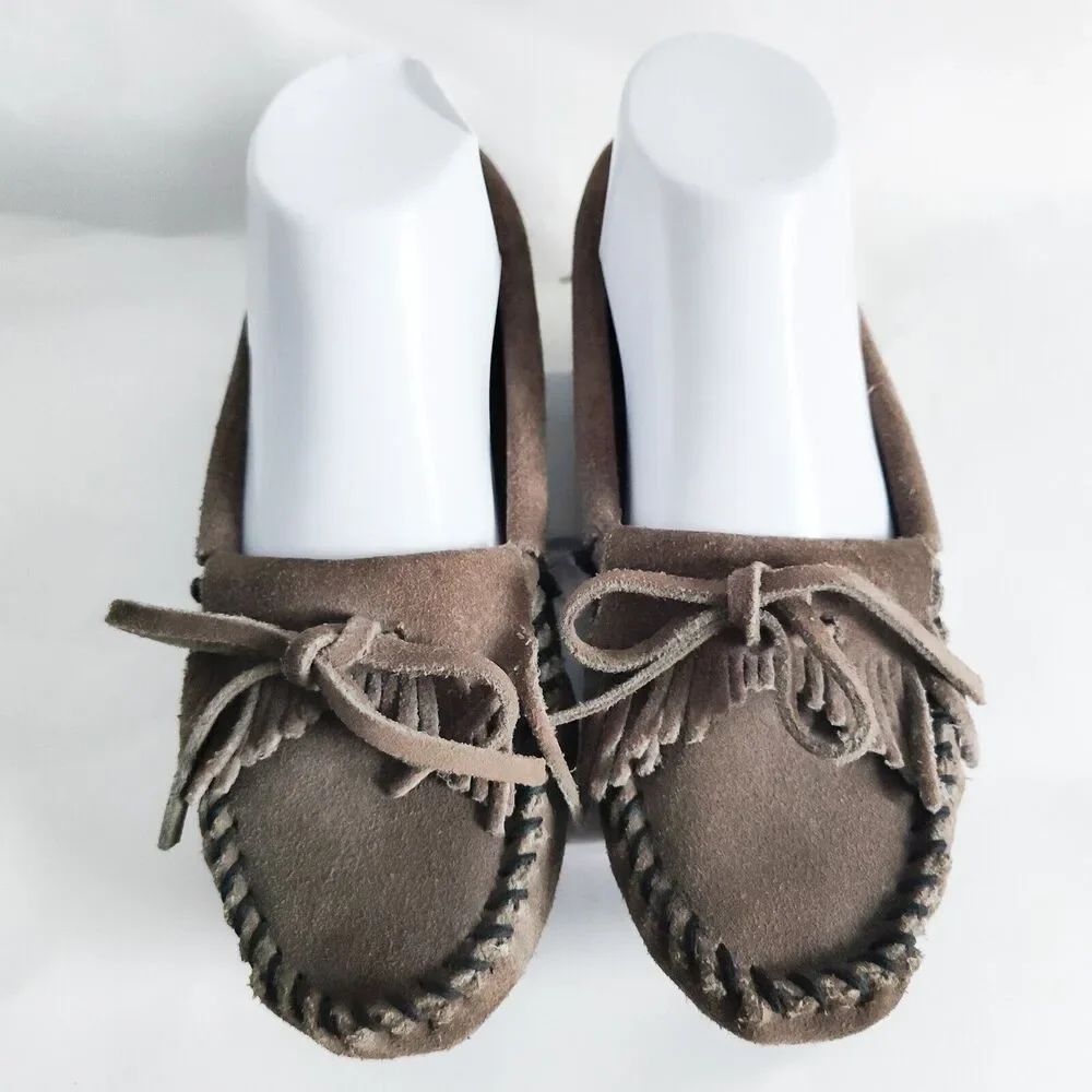 Minnetonka Boho Kilty Gray Suede Moccasins‎ Flats Womens Size 5.5 Hard Bottom