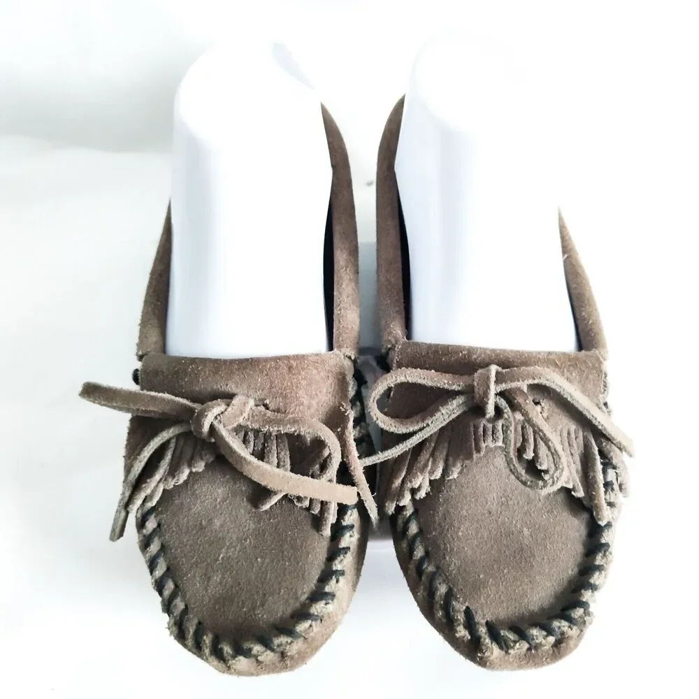 Minnetonka Boho Kilty Gray Suede Moccasins‎ Flats Womens Size 5.5 Hard Bottom