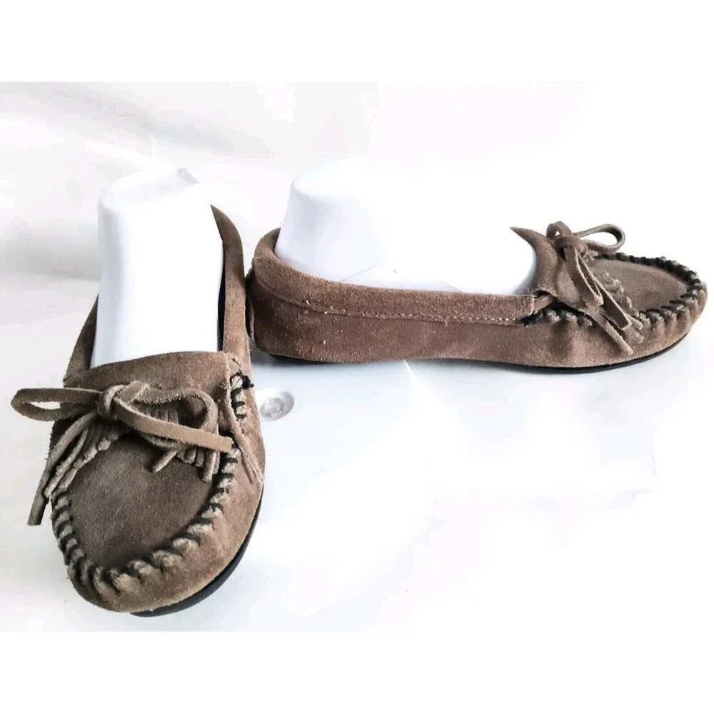 Minnetonka Boho Kilty Gray Suede Moccasins‎ Flats Womens Size 5.5 Hard Bottom