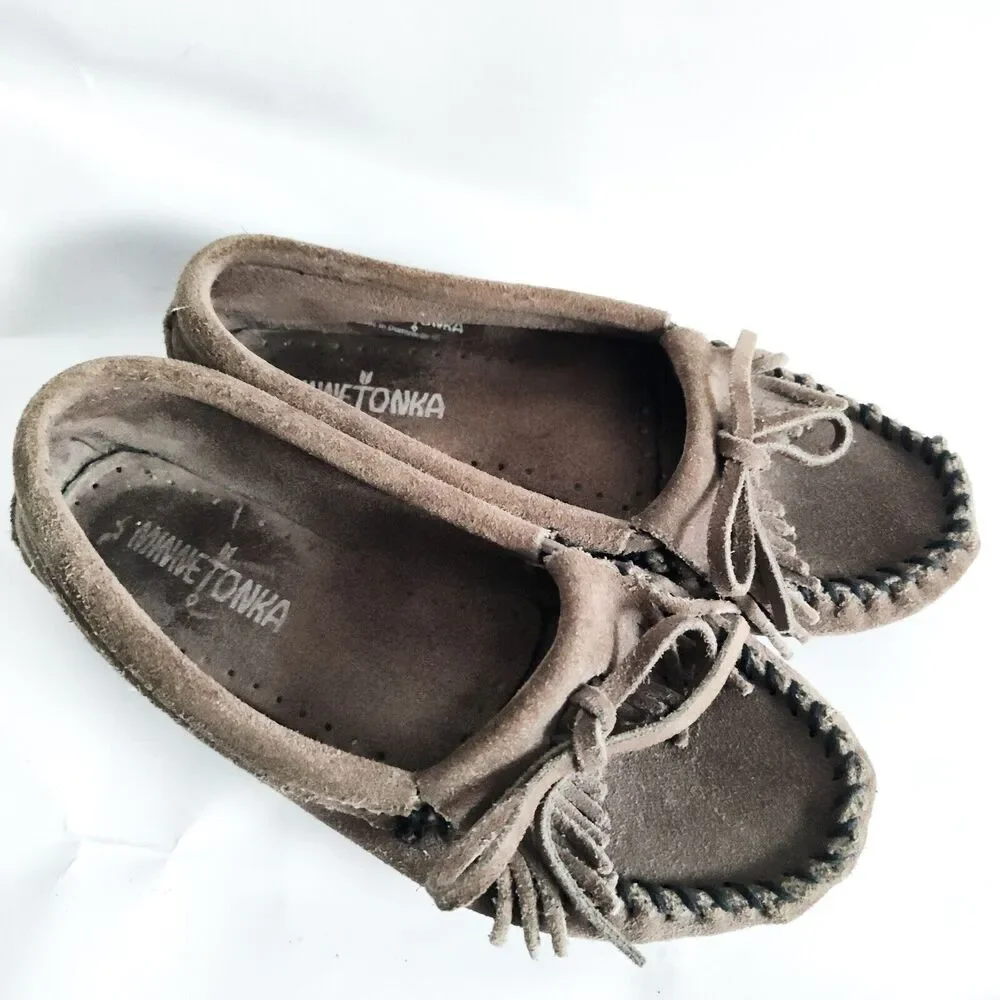 Minnetonka Boho Kilty Gray Suede Moccasins‎ Flats Womens Size 5.5 Hard Bottom