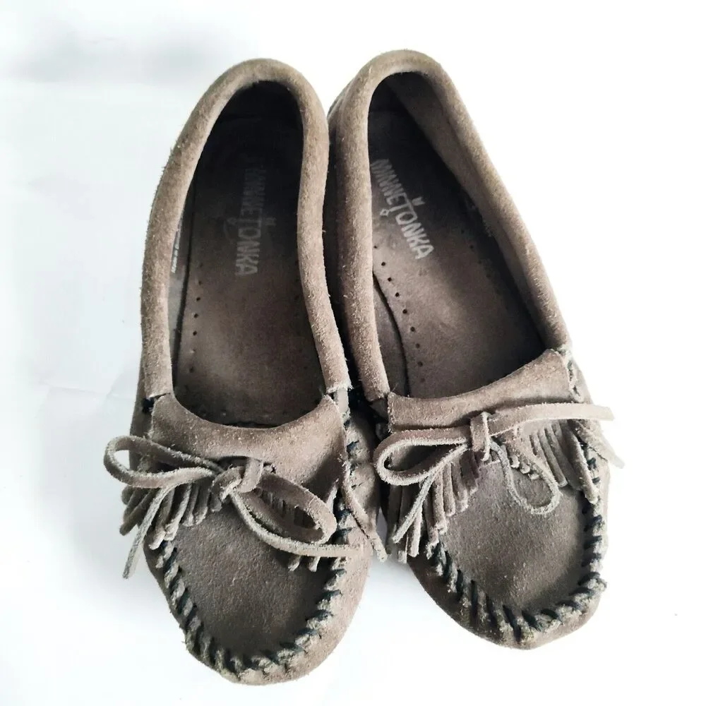 Minnetonka Boho Kilty Gray Suede Moccasins‎ Flats Womens Size 5.5 Hard Bottom